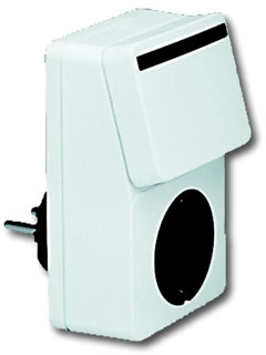 ABB 6020-0-1166 ИК-выключатель с реле 2300 Вт/ВА и промежуточным штекером для розетки, цвет белый