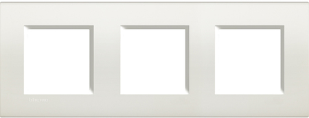 BTicino LNA4802M3BI LivingLight Рамка прямоугольная, 3 поста, цвет Белый