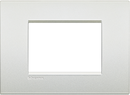 BTicino LNC4803PR LivingLight Рамка AIR 3 модуля, цвет Белый жемчуг
