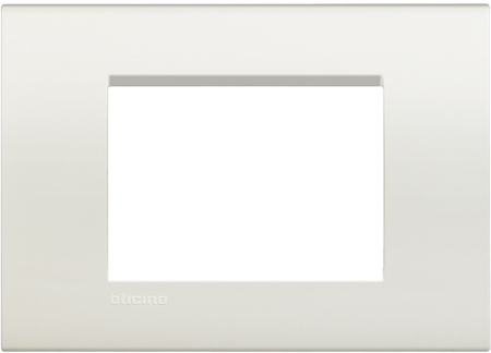BTicino LNA4803BI LivingLight Рамка прямоугольная, 3 модуля, цвет Белый