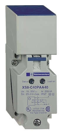 Schneider Electric XS8C40PC449 ИНДУКТИВНЫЙ ДАТЧИК NO/NC PNP