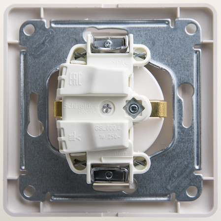 Schneider Electric GSL000644 GLOSSA РОЗЕТКА с заземлением со шторками, в сборе, ПЕРЛАМУТР