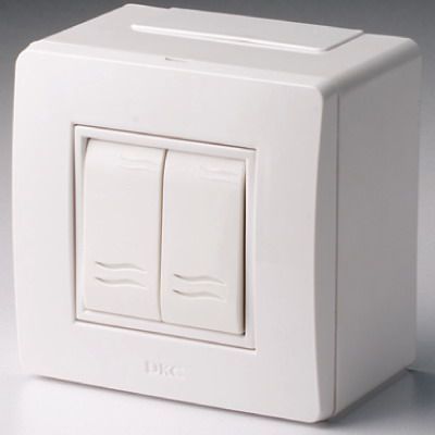 ДКС 10001 Коробка в сборе с 2-клавишным выключателем, белая