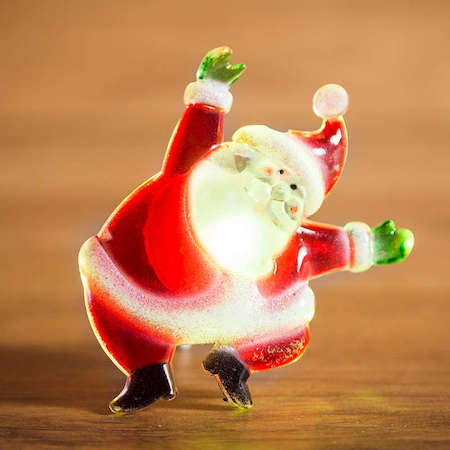 Фото Фигура светодиод. "Санта Клаус" на присоске (батарейки 2хCR2032 в компл.) 65х85х10мм 1LED 6В IP20 RGB NEON-NIGHT 501-023